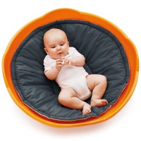 GONGE® Mini Top Babyschale in orange mit passendem Kissen und Baby darin