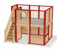 Spielhaus als Wohnhaus mit Fensterelementen für Kita oder Kindergarten