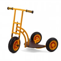 Gelb lackierter Roller "BENGY" mit 3 Rädern von beleduc, Serie TopTrike.