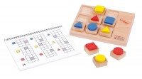 LoGeo als Holzbrettspiel - 9 Spielsteine in 3 unterschiedlichen Farben