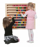 Kugel-Wandspiel als Rechenmaschine Abakus - 100 Kugeln in 10 Farben können auf 10 Bahnen bewegt werden