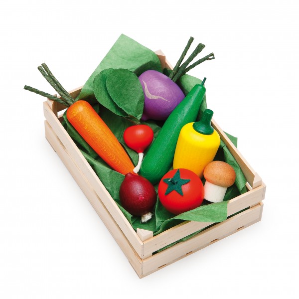 Sortiment Gemüse - präsentiert in einer großen Holzstiege